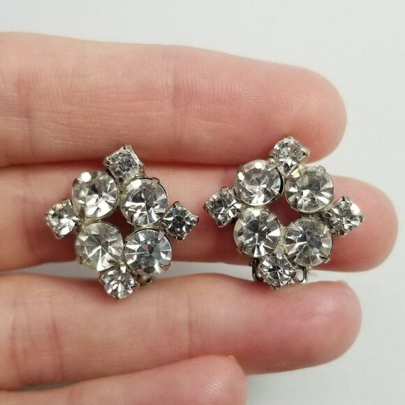 Vintage Silver Rhinestone Cluster Clip On Earrings, Sparkly Retro Estate - Picture 1 of 6